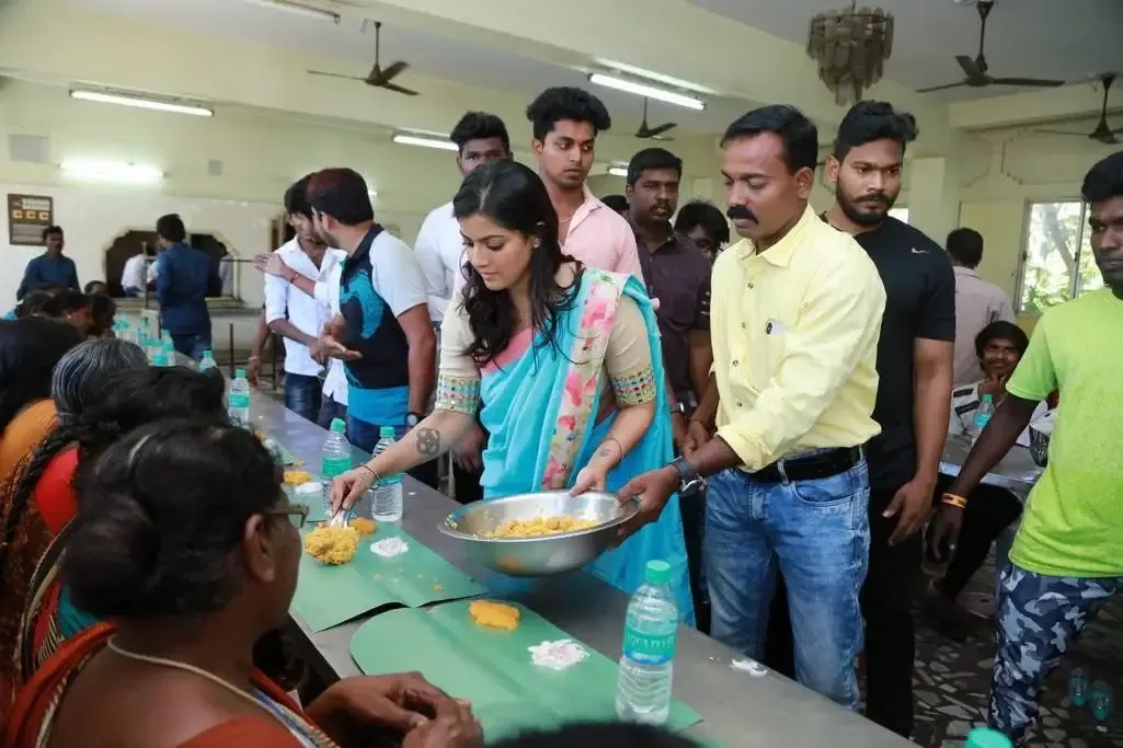 Tamil Actress Varalaxmi Sarathkumar In Blue Saree